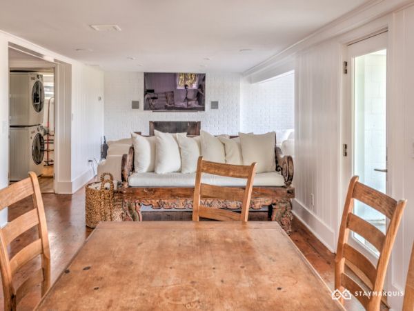 Hamptons Home 1020295