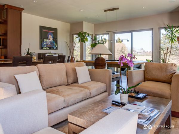 Hamptons Home 1020296