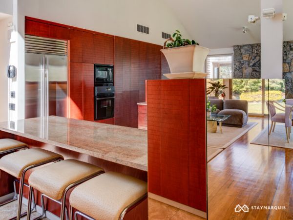 Hamptons Home 1020296
