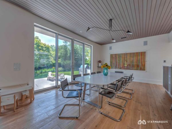 Hamptons Home 1020300