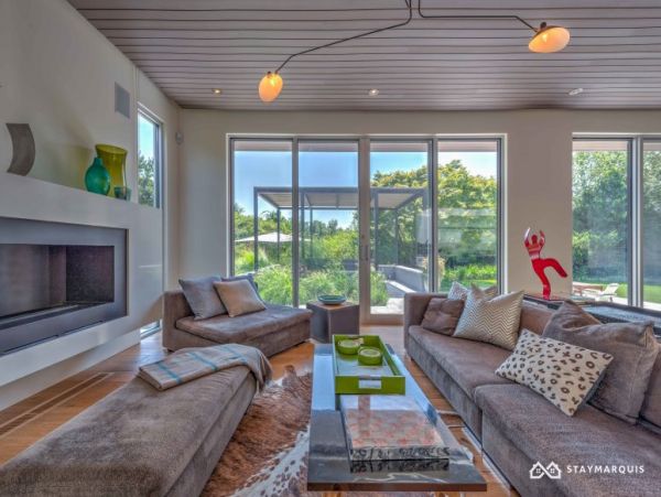 Hamptons Home 1020300