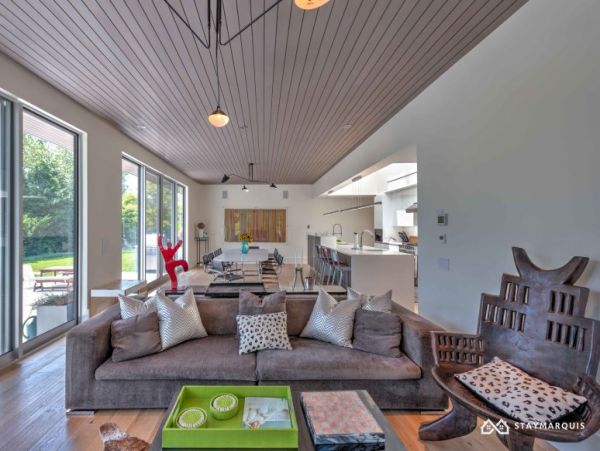 Hamptons Home 1020300