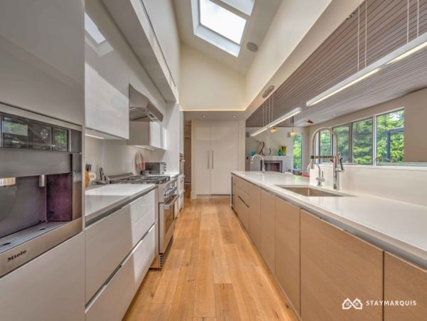 Hamptons Home 1020300
