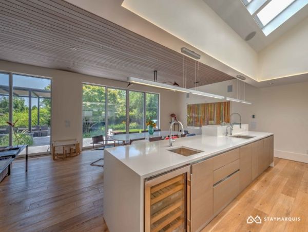 Hamptons Home 1020300
