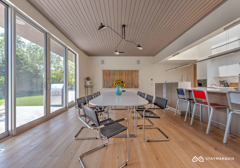 Hamptons Home 1020300