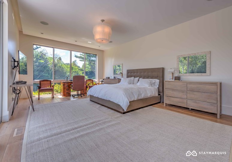 Hamptons Home 1020300