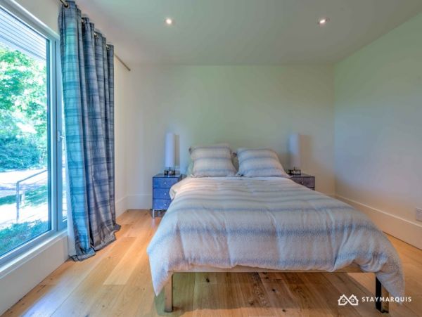Hamptons Home 1020300