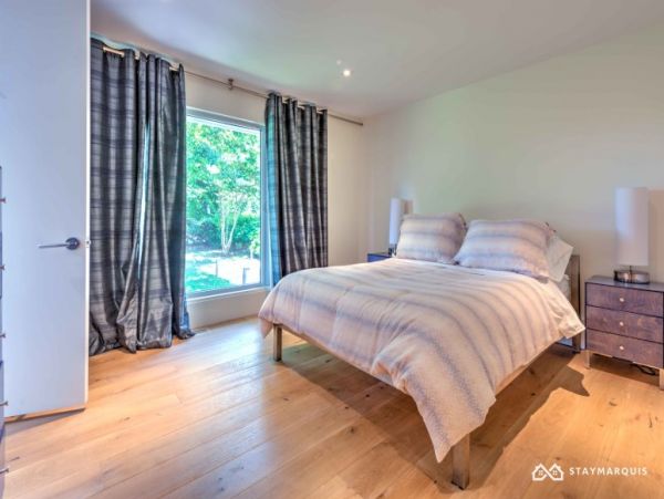 Hamptons Home 1020300