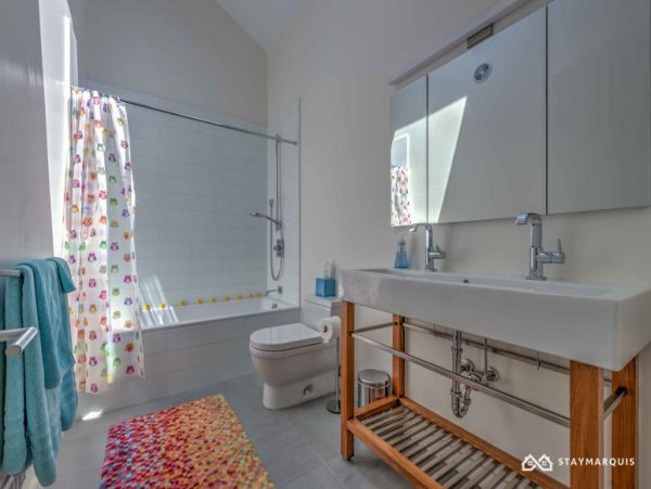 Hamptons Home 1020300
