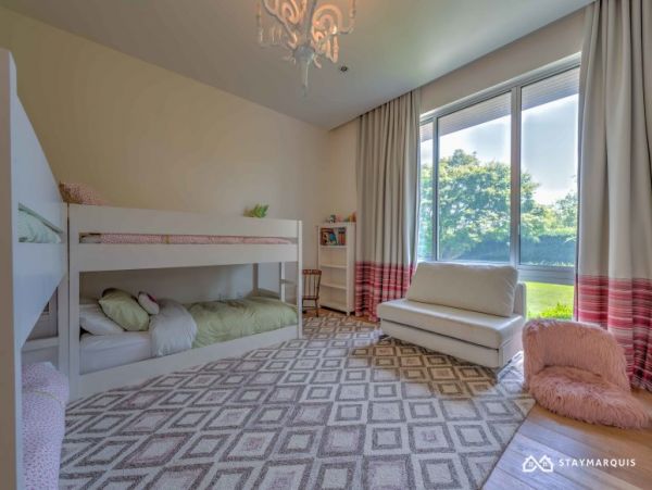 Hamptons Home 1020300