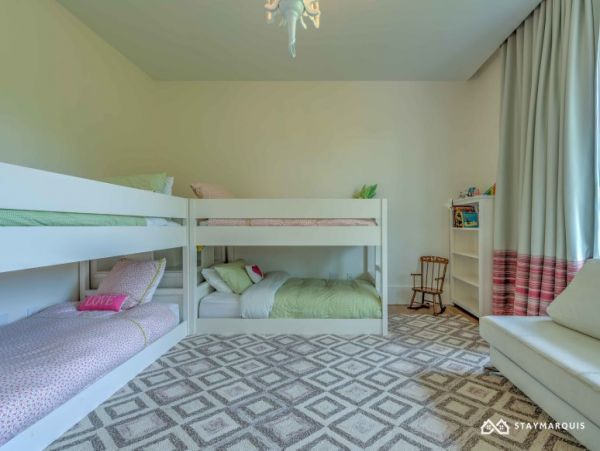 Hamptons Home 1020300