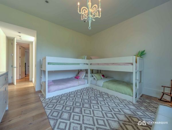 Hamptons Home 1020300