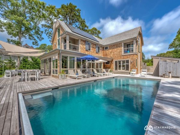 Hamptons Home 1020301