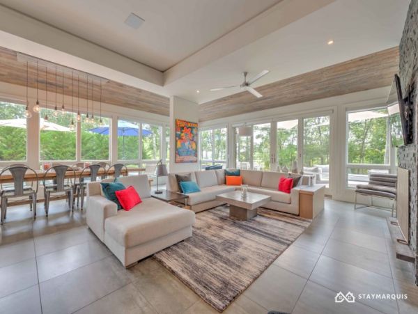 Hamptons Home 1020301