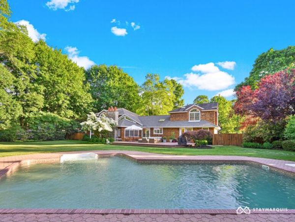 Hamptons Home 1020303