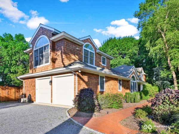 Hamptons Home 1020303