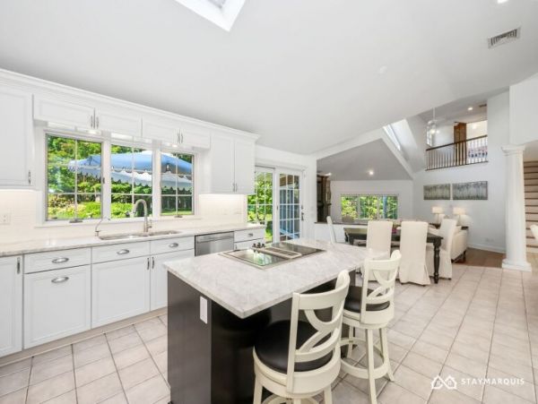 Hamptons Home 1020303
