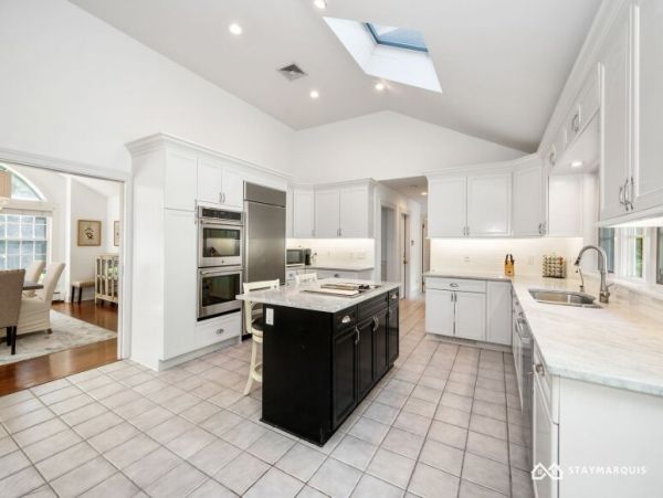 Hamptons Home 1020303