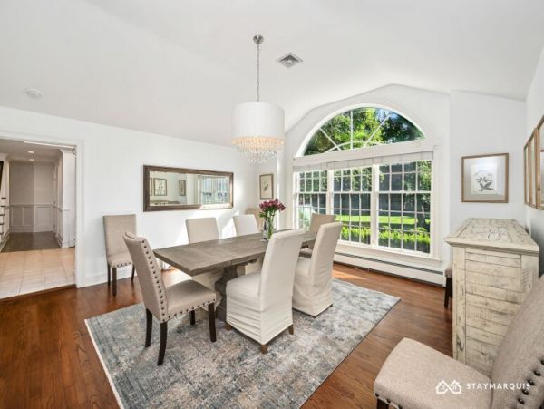 Hamptons Home 1020303