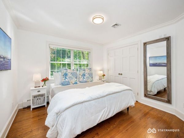 Hamptons Home 1020303