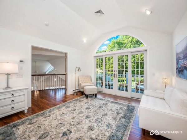 Hamptons Home 1020303