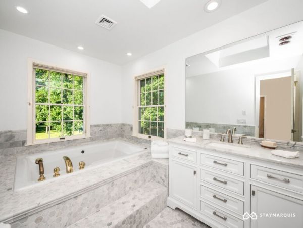 Hamptons Home 1020303