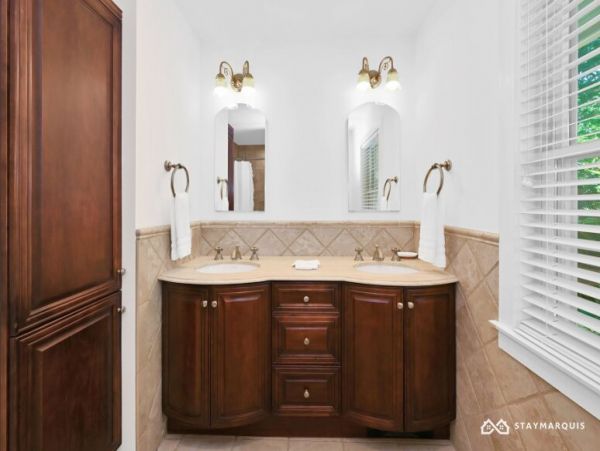 Hamptons Home 1020303