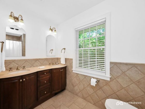 Hamptons Home 1020303