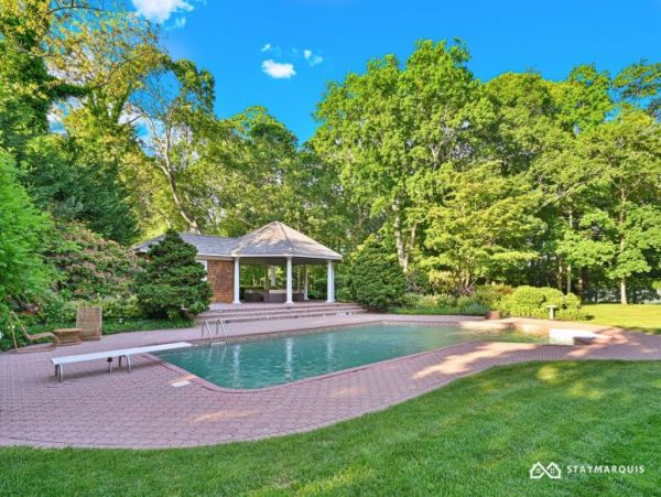 Hamptons Home 1020303