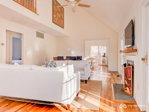 Hamptons Home 1020305