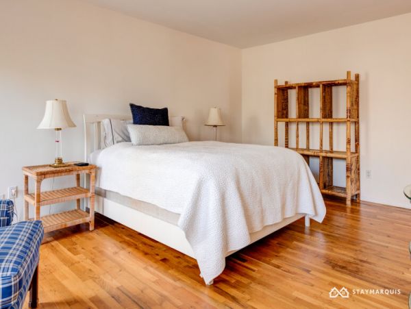 Hamptons Home 1020305