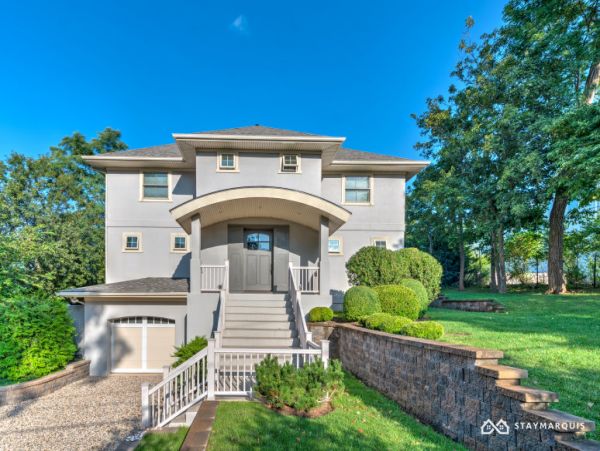 Hamptons Home 1020314