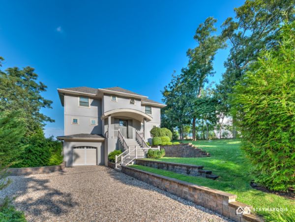 Hamptons Home 1020314