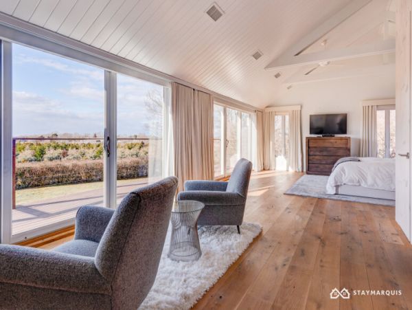 Hamptons Home 1020322