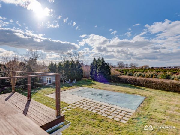 Hamptons Home 1020322