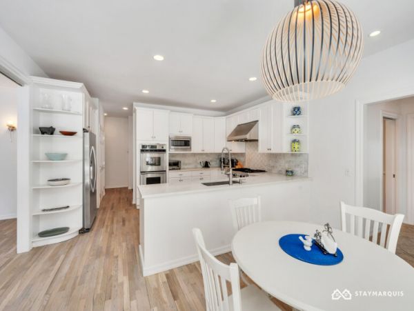 Hamptons Home 1020325