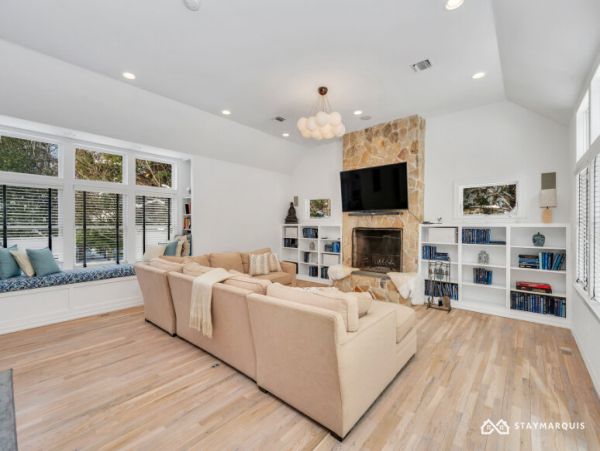 Hamptons Home 1020325