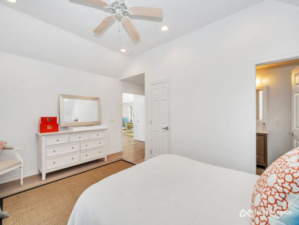 Hamptons Home 1020325