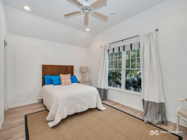 Hamptons Home 1020325