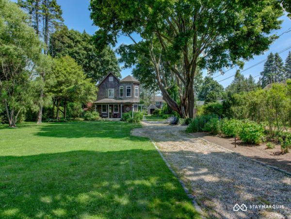 Hamptons Home 1020326
