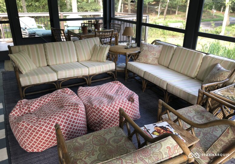 Hamptons Home 1020329