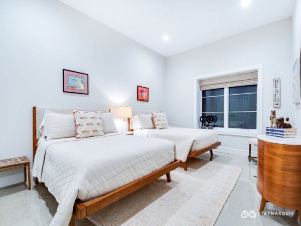 Hamptons Home 1020332