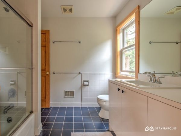 Hamptons Home 1020334
