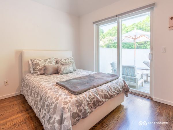 Hamptons Home 1020335