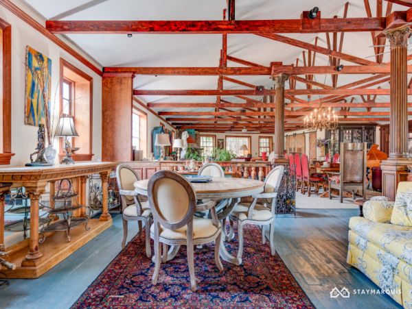 Hamptons Home 1020336