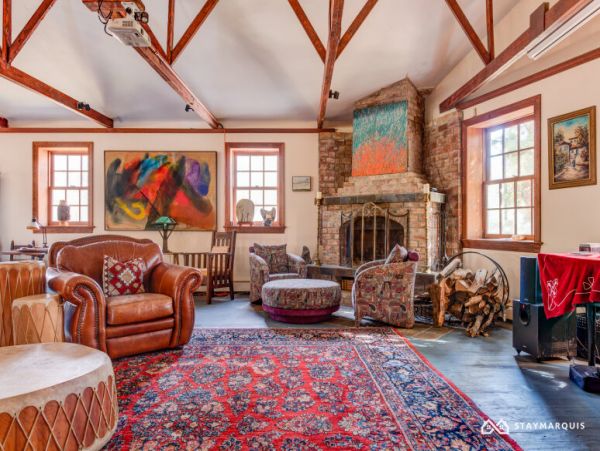 Hamptons Home 1020336