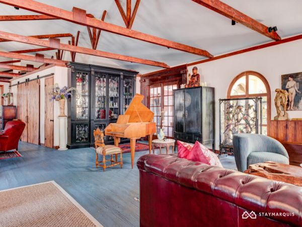 Hamptons Home 1020336