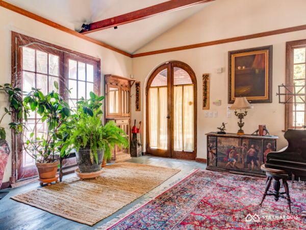 Hamptons Home 1020336