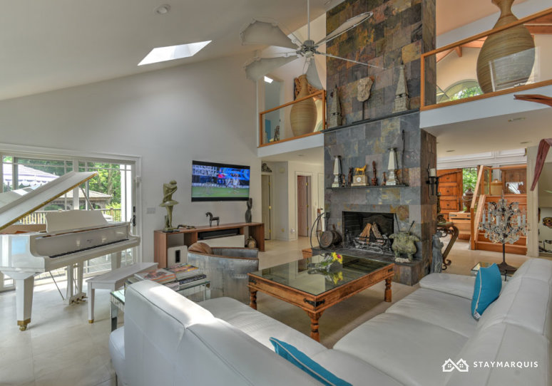 Hamptons Home 1020339