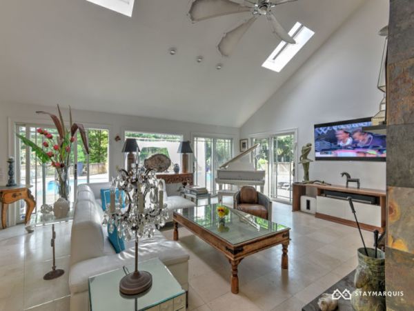Hamptons Home 1020339